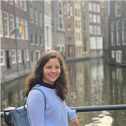 Profesora de apoyo escolar a nivel de primaria